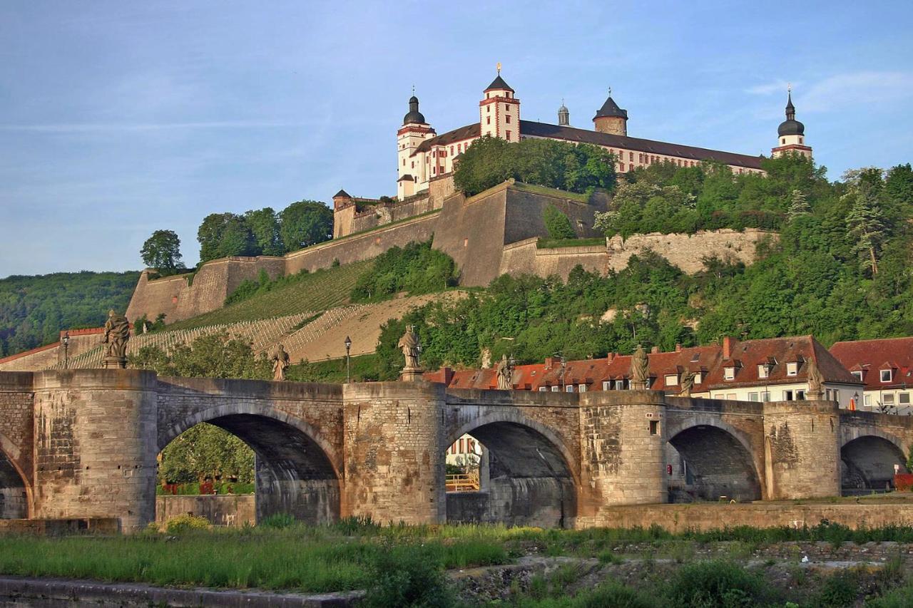 Studio Apartment - Terrace, Private Parking Place Wurzburg Luaran gambar